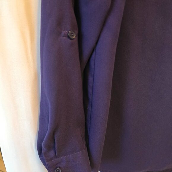 CHICOS PURPLE BLOUSE SIZE 1 MEDIUM (8) RELAXED VNECK SATIN TRIM ON COLLAR - Picture 4 of 10